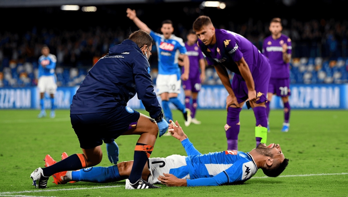 Il Napoli soffre e batte la Fiorentina, ma perde Di Lorenzo per infortunio