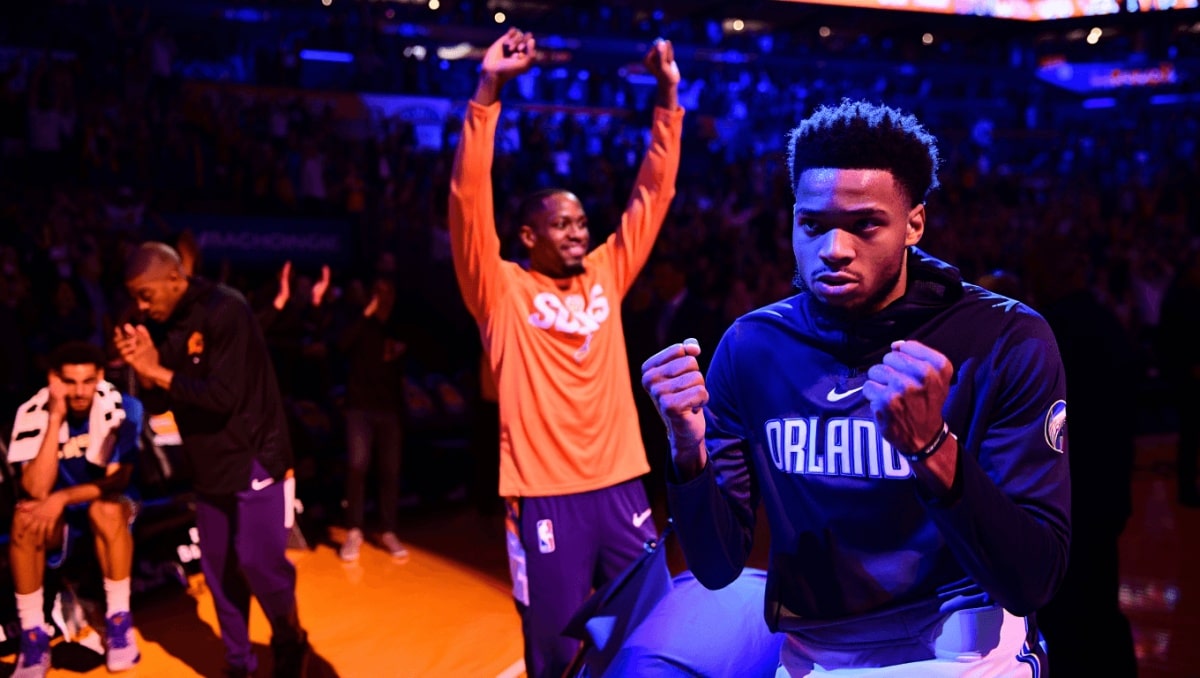 Nba, Phoenix e Orlando si prendono gli ultimi posti disponibili per i playoff: Curry è fuori