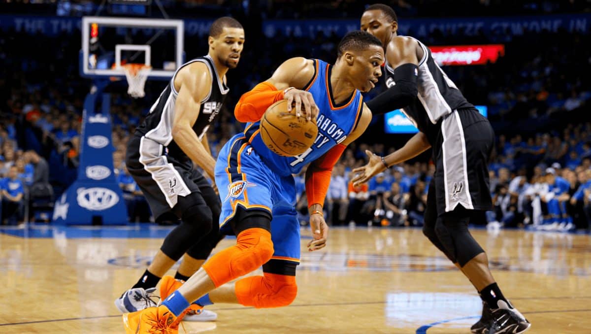 Playoff Nba, Oklahoma vince gara-5 e sorpassa San Antonio: è a un passo dalle Finals