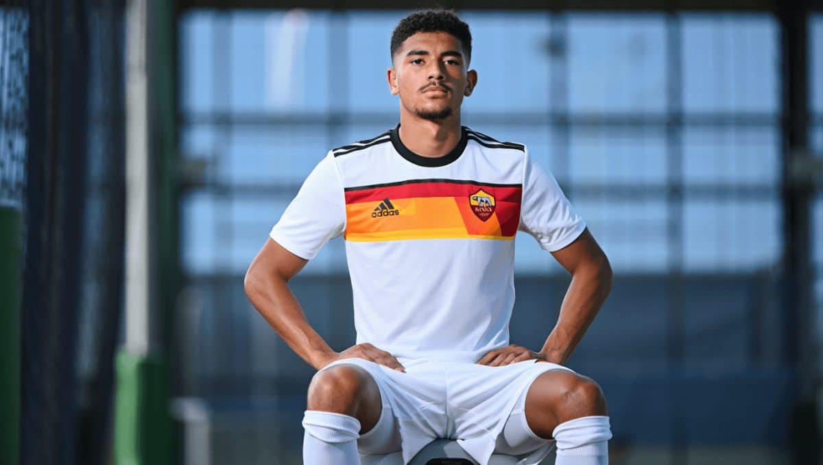 Seconda maglia della Roma, bianca con striscia giallorossa