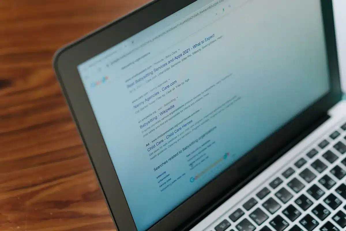 Codice di schema VideoObject su schermo per l'ottimizzazione SEO