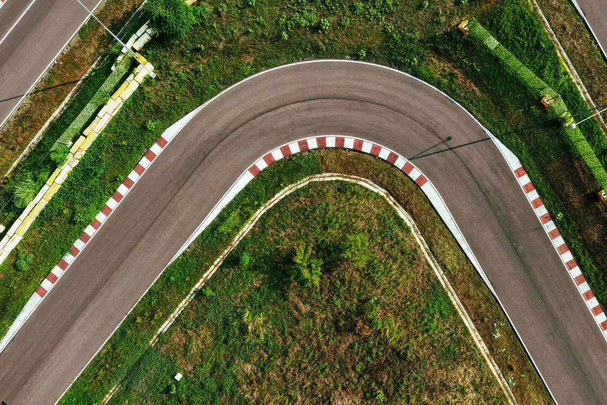 Circuito di Zandvoort con curve strette e banked, caratteristiche tecniche della pista