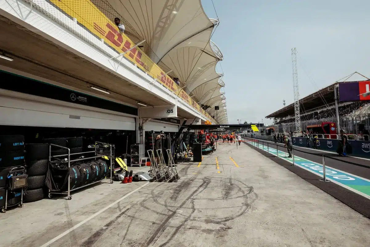 Cambio gomme e strategie durante una sosta ai box in Formula 1