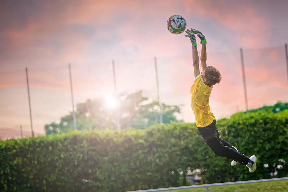 Portiere dopo un errore che ha permesso il pareggio