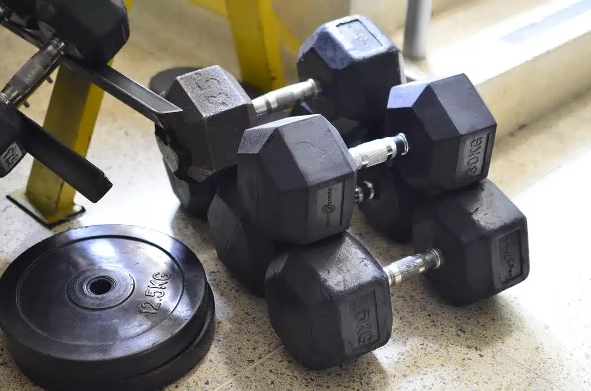 Esercizi in palestra durante la riabilitazione del giocatore