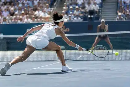 Djokovic incanta Zverev: salvataggio irreale fa impazzire il pubblico