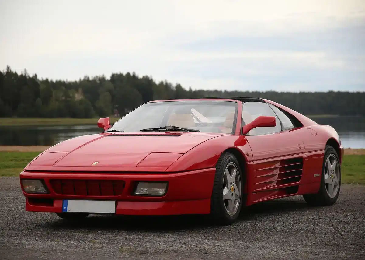 Celebrazione Ferrari 2007 sul podio con vettura rossa