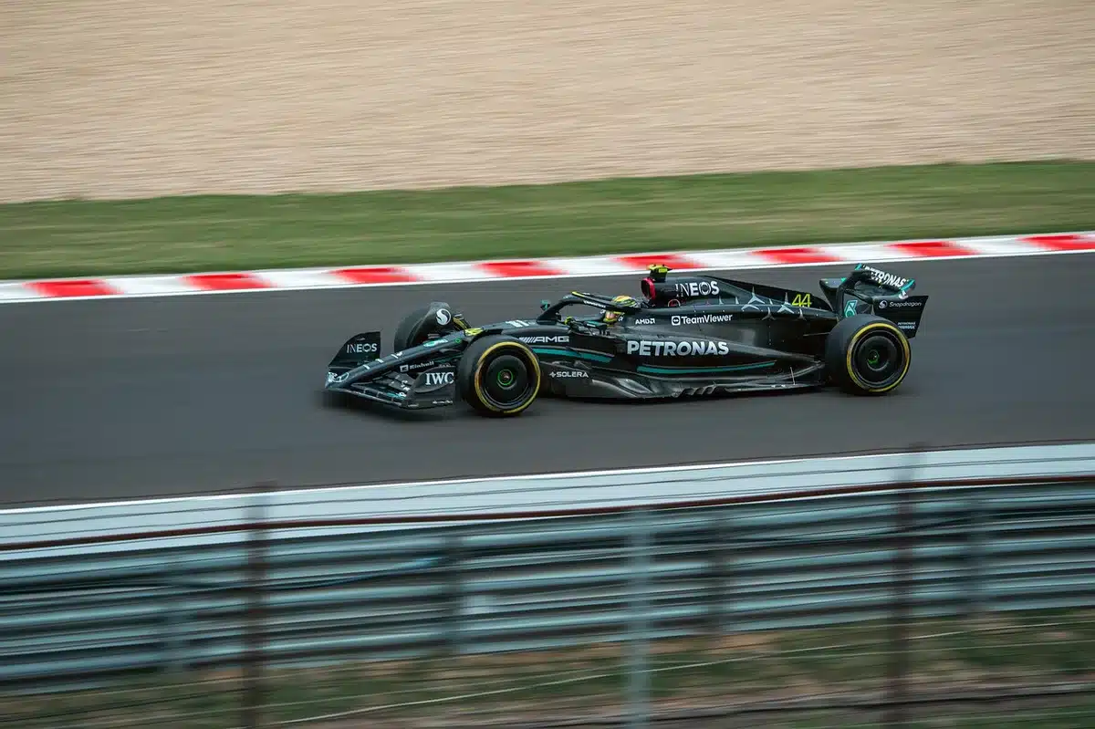 Tabella dei tempi FP2 con i primi piloti in evidenza