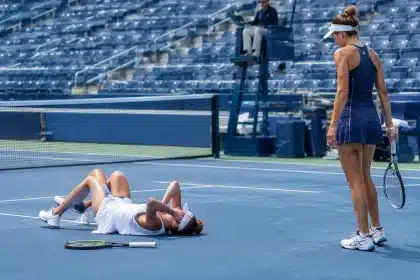 Medvedev deride Djokovic: finge malore in campo